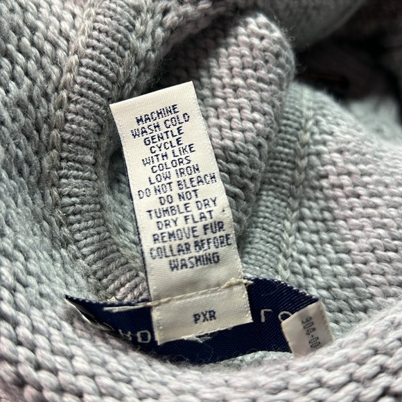 Lord & Taylor EC Vintage gray cable knit buttoned up vest hoodie. Size medium - Picture 7 of 7